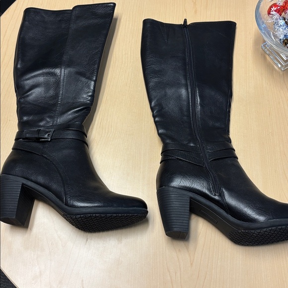 Kohl's Crift & Barrow Black Heeled Boots for Women - Picture 2 of 8